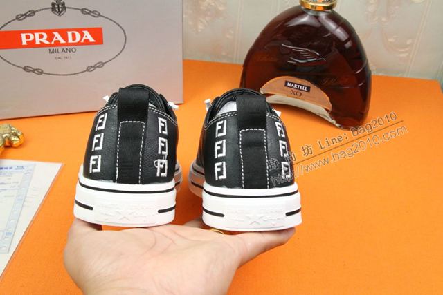 PRADA男鞋 普拉達專櫃同步款 義大利進口小牛皮 PRADA黑色男板鞋  hdx13541